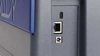 J7300’de USB ve ethernet bağlantı noktaları.