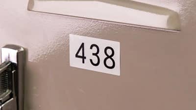 Metin içeren Brady ultra-kuvvetli yapışkanlı etiket 